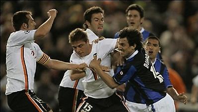 Σε απολογία  «νυχτερίδες» και  «νερατζούρι»