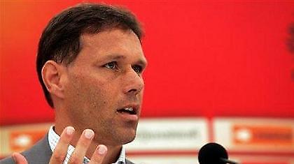 Αποχωρεί μετά το EURO 2008 ο Φαν Μπάστεν