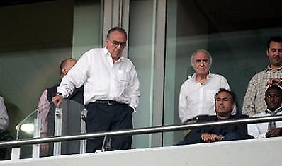 Ετοιμάζει «χτυπήματα»