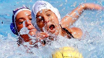 Ακάθεκτα τα κορίτσια της Βουλιαγμένης