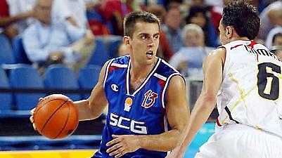 Σερβία: Ένας μέσα και ένας έξω