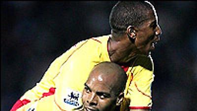 Premier League: Οι «σφήκες» έσωσαν την παρτίδα στο τέλος