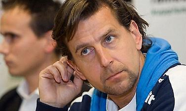 Βέμπερ μέχρι νεωτέρας στον πάγκο της Κότμπους