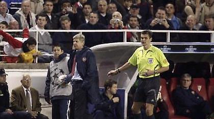 Στην εξέδρα στέλνει τον Βενγκέρ η UEFA