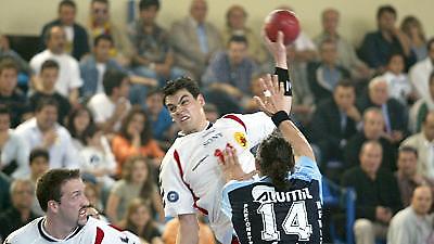 «Αυλαία» με ντέρμπι