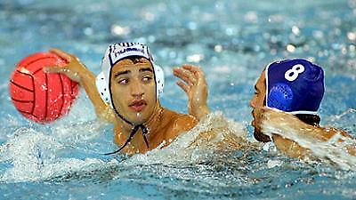 Υπογράφει ο Αφρουδάκης