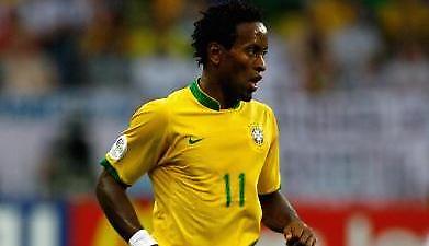 Ντύνεται «ροσονέρο» ο Ζε Ρομπέρτο